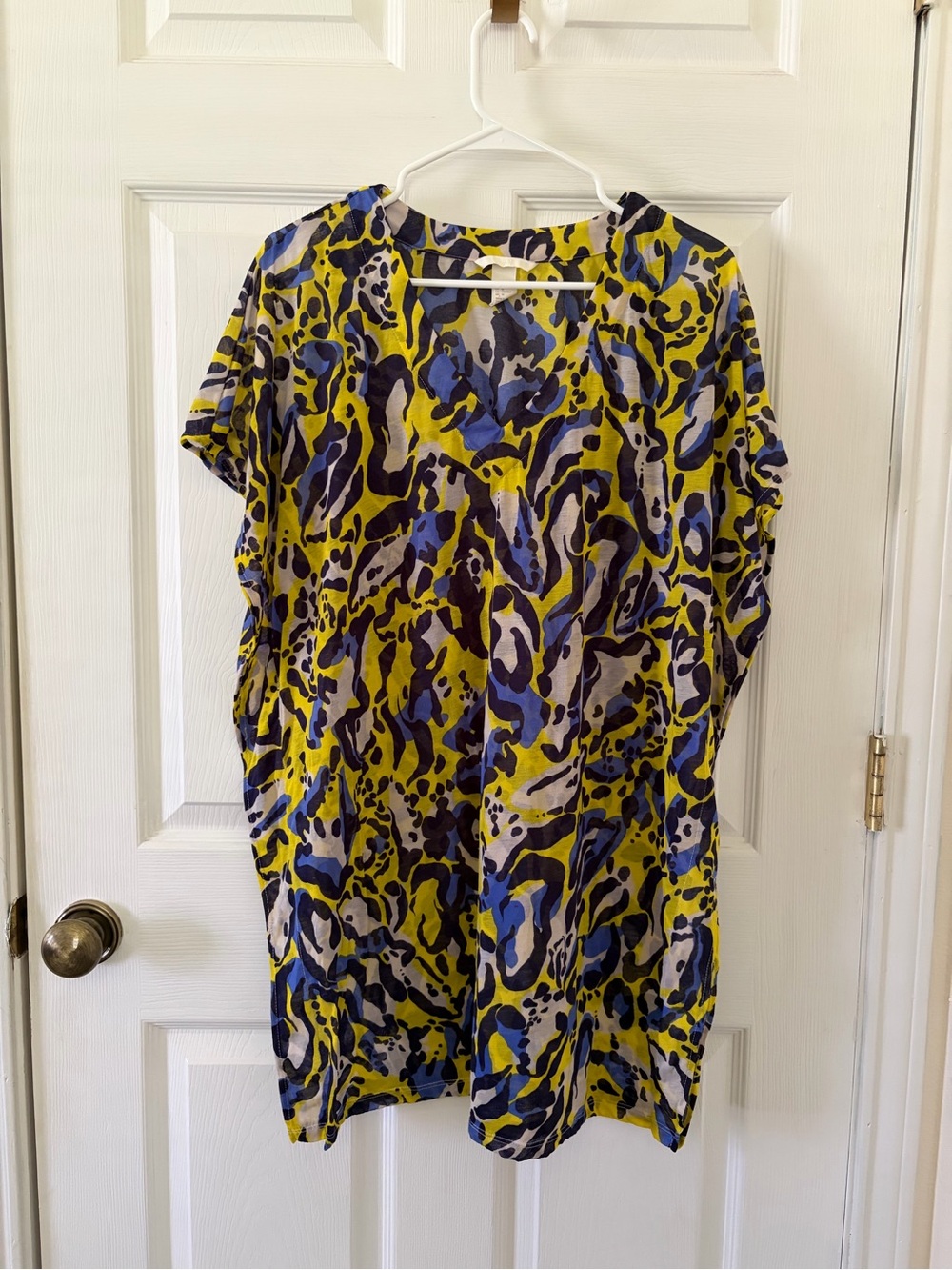 H&M Women’s Abstract Print Short Flowy Sleeve Top